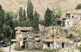 Tarihi Kars Evleri tamamen yıkıldı