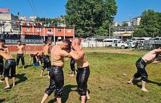 Tarihi Kırkpınar Güreşleri’ne 32 derece sıcakta...