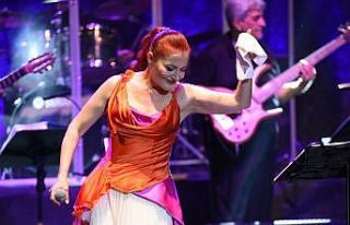 Tarihi mekanda Candan Erçetin rüzgarı