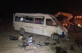 Tarım işçilerini taşıyan minibüs takla attı:...