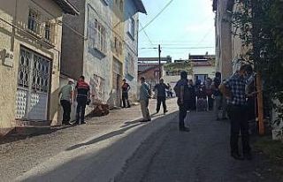Tartıştığı eşini bıçaklayarak öldürdü