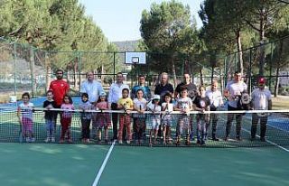 Taşova’nın ilk tenis kortu açıldı