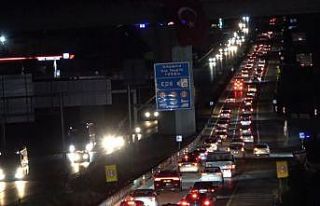 Tatilciler erken dönüşe geçti: 43 ilin geçiş...