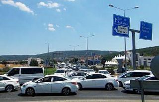Tatilciler erken geldi, trafik felç oldu