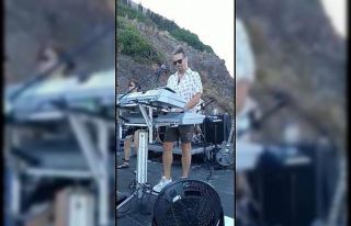 Tatilciler İskender Paydaş’la coştu