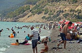 Tatilin son gününde sahil ve piknik alanlarında...