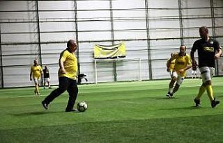 TBMM Başkanı Şentop stresini halı saha maçında...