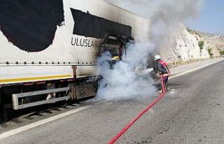 TEM’de kükürt yüklü tırda yangın