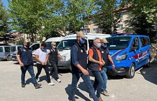Terör örgütleri üyelerine finans sağlayan 2 şahıs...