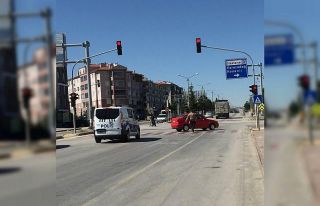 Ters yönde giden sürücü karşıdan polis gelince...