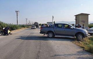 Tescilsiz motosiklet kamyonete çarptı: 1’i ağır...