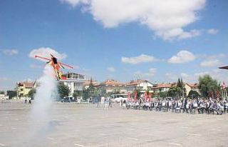 THK pilotlarının gösterisi nefes kesti