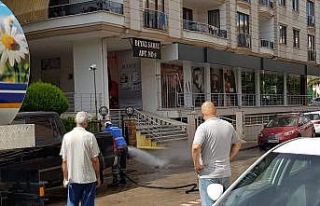 TİM çamura bulunan sokakları pırıl pırıl yaptı