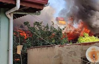 Tinerciler evi ateşe verdi, mahallede faciadan dönüldü