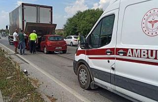 Tıra çarpan sürücü ölümden döndü