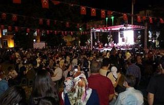 Tokat’ta, vatandaşlar meydanları doldurdu