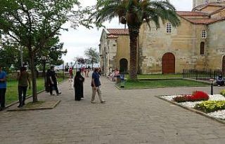 Trabzon’daki Ayasofya Camii’nde bayramda ziyaretçi...