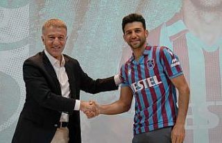 Trabzonspor İsmail Köybaşı için imza töreni...