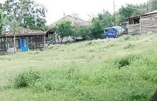 Tüfeğini temizlerken eşini vurdu