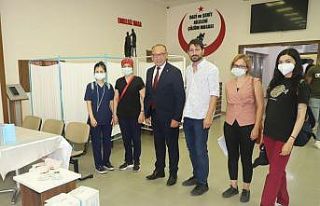 Turgutlu Belediyesi hizmet binasında aşı uygulaması...