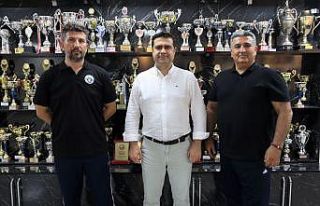 Turgutlu Belediyesi Kadın Voleybol Takımı’nda...