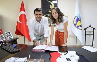 Turgutlu Belediyespor Selen Gamsız’ı renklerine...