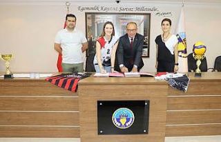 Turgutlu Belediyespor Sude Özel’i renklerine bağladı
