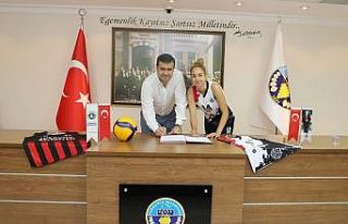 Turgutlu Belediyespor’da Belin Sude Karahan da imzaladı