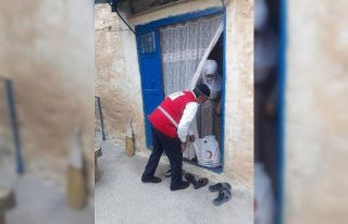 Türk Kızılayı Dicle’de yaşlı, engelli ve hasta...