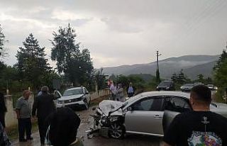 Türkeli-Ayancık yolunda kaza: 1’i bebek 6 yaralı