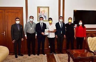 Türkiye birincisi öğrenciye tebrik