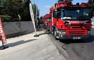 Tuzla’da iş yerinde çıkan yangın itfaiye ekiplerince...