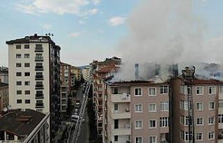 Ümraniye’de 10 katlı binanın çatısı alev alev...