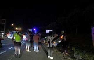 Ümraniye’de makas atarak ilerleyen otomobil ağaçlık...