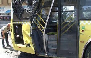 Ümraniye’de özel halk otobüsü ile kamyon çarpıştı:...