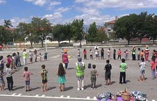 Üniversite öğrencisinden çocukları sevindiren...