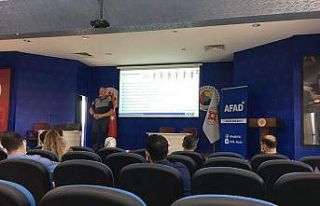 Üniversite personeline Afet Farkındalık Eğitmen...