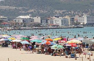 Ünlü tatil beldesi Çeşme tıklım tıklım