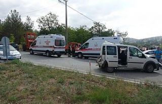 Uşak’ta 8 aracın karıştığı zincirleme kazada...