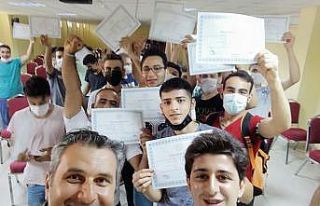 Ustalığa ilk adımı atan Suriyeli öğrenciler...