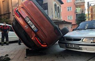 Uykusundan uyandığında aracının üzerinde başka...