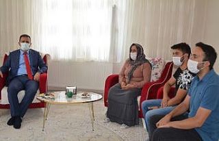 Vali Akbıyık’tan şehit ailelerine ziyaret