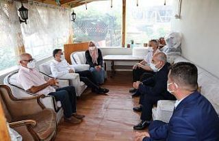 Vali Atay bayramda şehit ailelerini yalnız bırakmadı