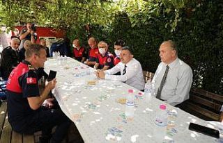 Vali Atay Ve Başkan Özlü itfaiye erleri ile bayramlaştı