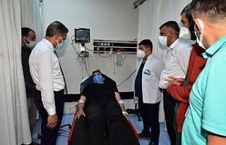 Vali Baruş kazazedeleri ziyaret etti