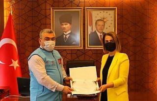 Vali Becel, Diyanet Vakfına kurban bağışında...