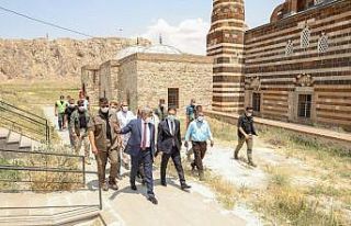 Vali Bilmez, Van Kalesi’ne taşınacak nikah salonunu...