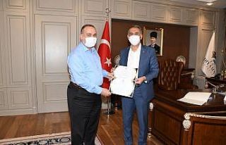 Vali Çuhadar, 2 adet kurban bağışladı