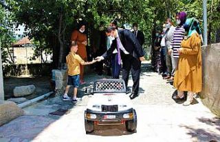 Vali Masatlı’dan şehit çocuğu Egehan’a akülü...