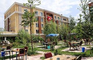 Van-Şişli Öğretmenevi bahçesi yeniden açıldı
